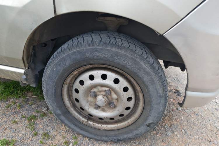 Used Wuling Zhiguang 2010 1.0L New Version Practical Short-Body L2Y Right Front Wheel Hub