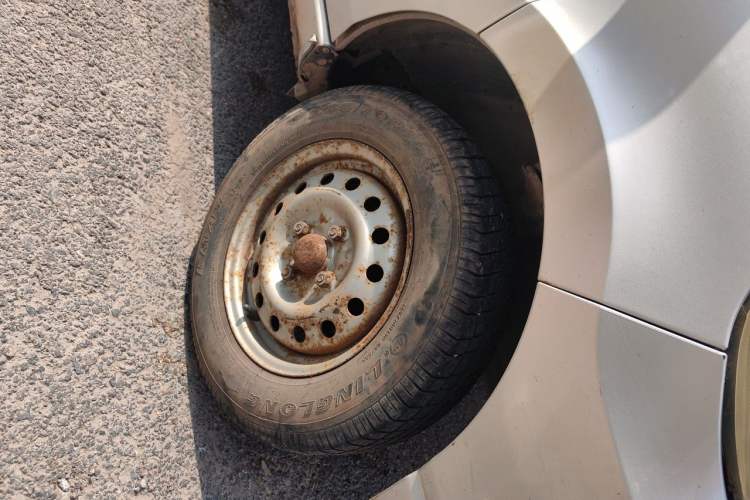 Used Wuling Zhiguang 2010 1.1L New Edition Practical Short-Body LXA Right Front Wheel Hub