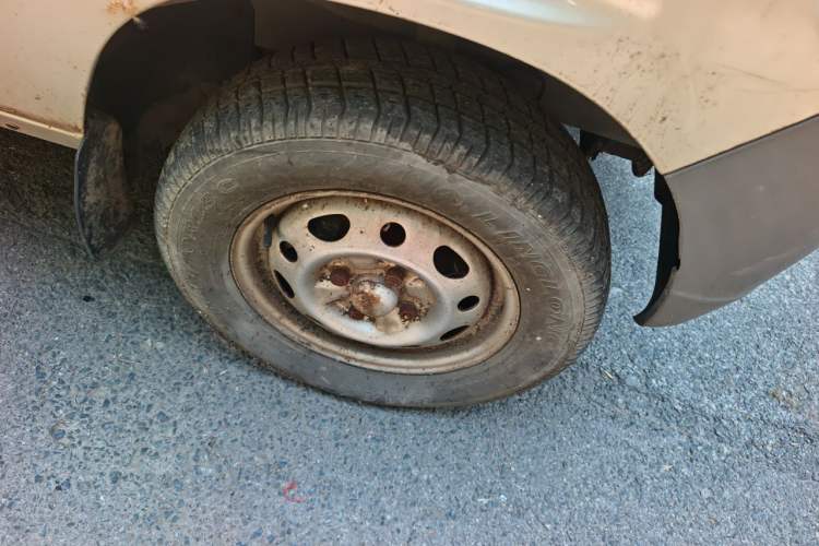 Used Wuling Zhiguang 2010 1.0L Liye Edition Right Front Wheel Hub