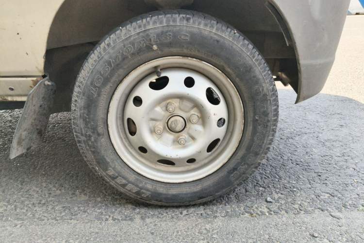 Used Wuling Zhiguang 2010 1.0L Liye Edition Right Front Wheel Hub