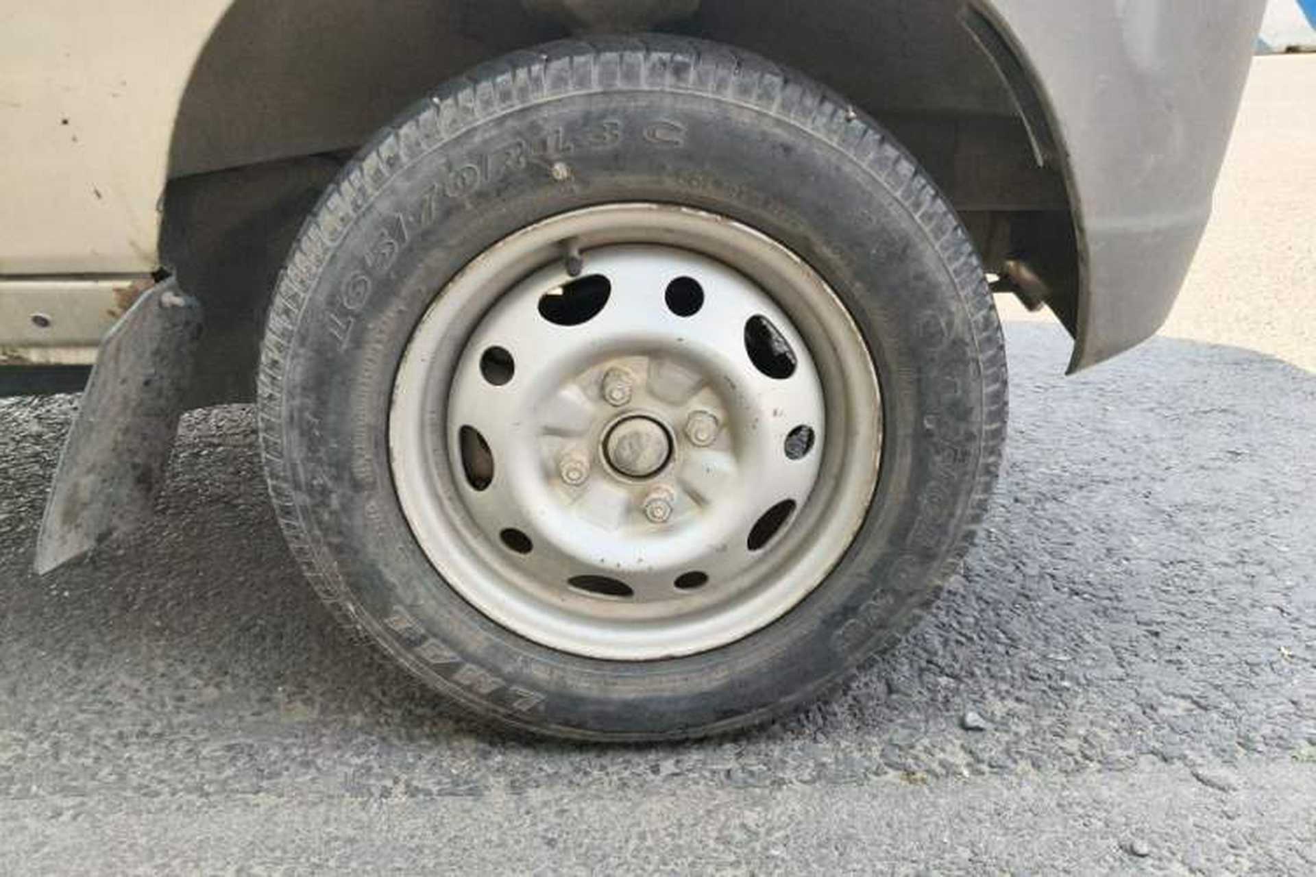 Used Wuling Zhiguang 2010 1.0L Liye Edition Right Front Wheel Hub