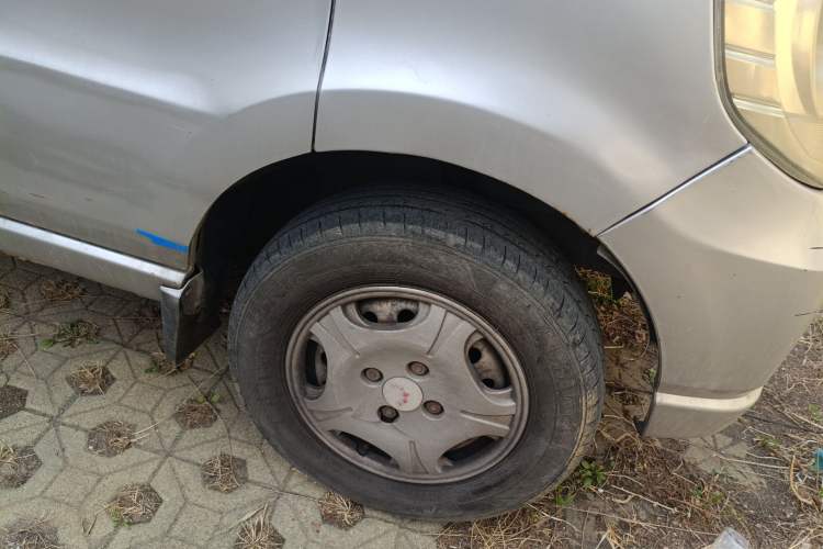 Used Wuling Zhiguang 2010 1.0L New Version Liye Style with Shorter Body Right Front Wheel Hub