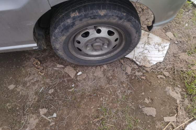 Used Wuling Zhiguang 2010 1.0L New Version Liye Style with Shorter Body Right Front Wheel Hub