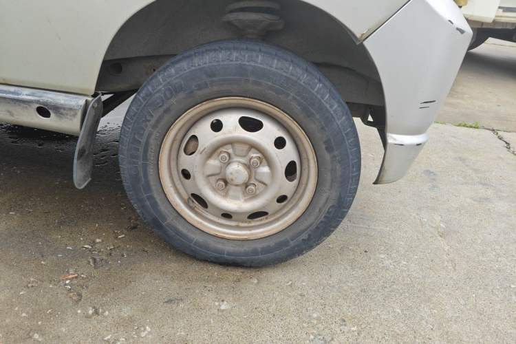 Used Wuling Zhiguang 2010 1.0L Liye Edition Right Front Wheel Hub
