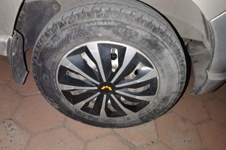 Used Wuling Zhiguang 2010 1.0L Liye Edition Right Front Wheel Hub