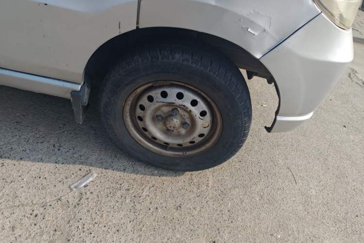 Used Wuling Zhiguang 2010 1.0L New Version Practical Edition with Short Body Right Front Wheel Hub