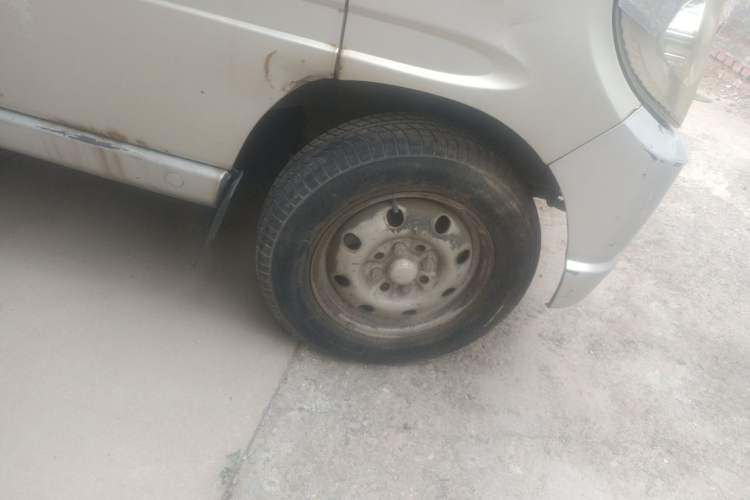 Used Wuling Zhiguang 2010 1.0L Liye Edition Right Front Wheel Hub