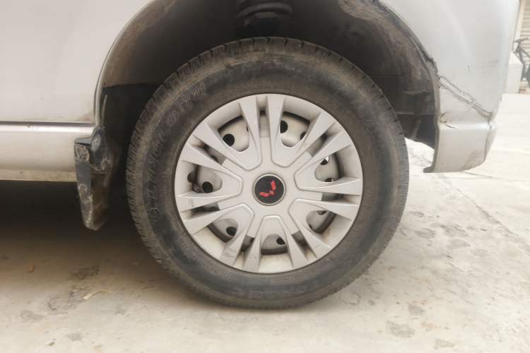 Used Wuling Zhiguang 2010 1.0L New Version Practical Short-Body L2Y Right Front Wheel Hub