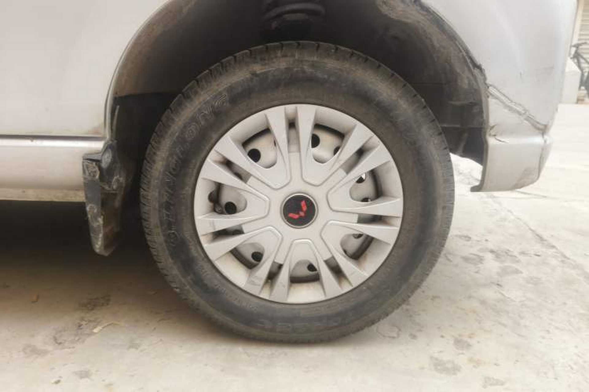 Used Wuling Zhiguang 2010 1.0L New Version Practical Short-Body L2Y Right Front Wheel Hub