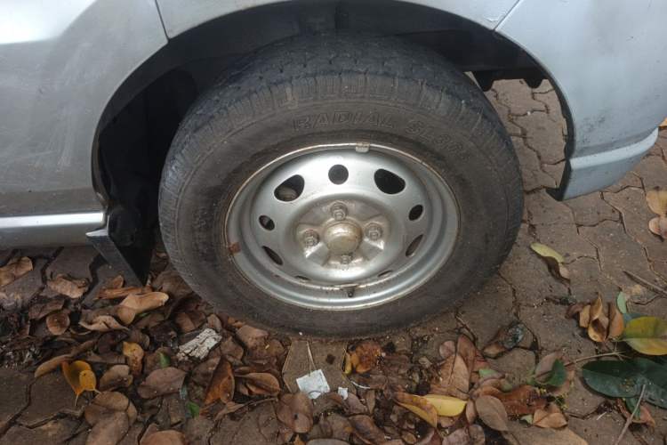 Used Wuling Zhiguang 2010 1.1L New Edition Practical Short-Body LXA Right Front Wheel Hub