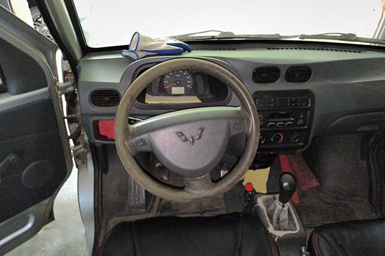 Used Wuling Zhiguang 2010 1.0L New Version Practical Short-Body L2Y Steering Wheel