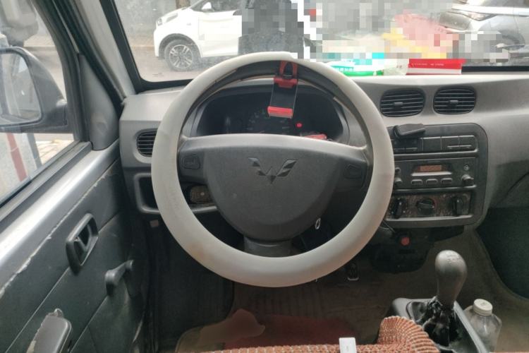 Used Wuling Zhiguang 2010 1.0L New Version Practical Short-Body L2Y Steering Wheel
