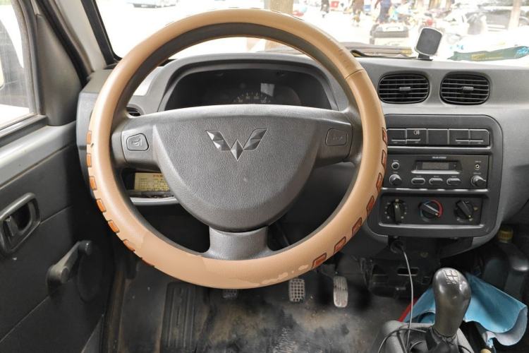 Used Wuling Zhiguang 2010 1.0L New Version Practical Short-Body L2Y Steering Wheel