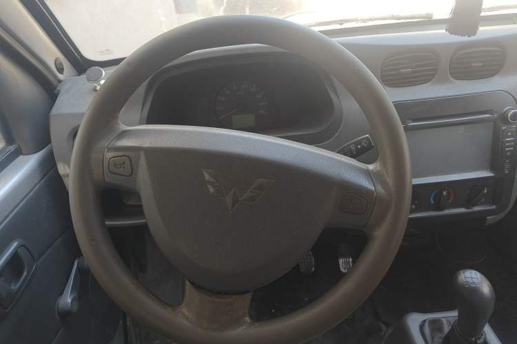Used Wuling Zhiguang 2010 1.0L New Version Practical Short-Body L2Y Steering Wheel