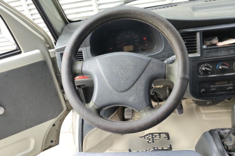 Used Wuling Zhiguang 2010 1.0L New Version Liye Style with Shorter Body Steering Wheel