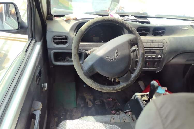 Used Wuling Zhiguang 2010 1.0L New Version Practical Short-Body L2Y Steering Wheel