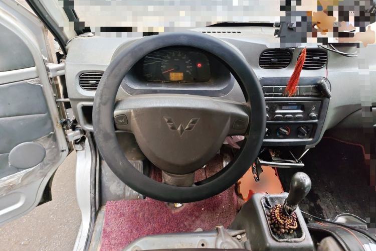 Used Wuling Zhiguang 2010 1.0L New Version Liye Style with Shorter Body Steering Wheel