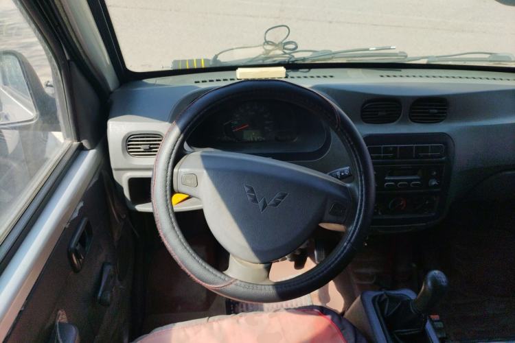 Used Wuling Zhiguang 2010 1.0L New Version Practical Edition with Short Body Steering Wheel