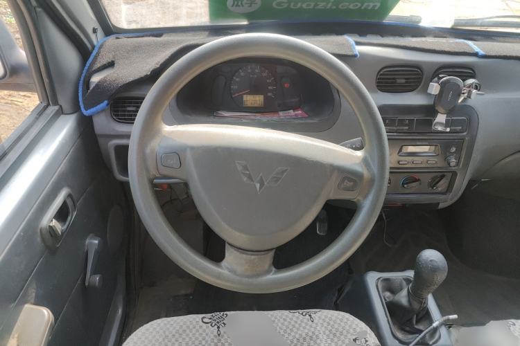 Used Wuling Zhiguang 2010 1.0L New Version Practical Short-Body L2Y Steering Wheel