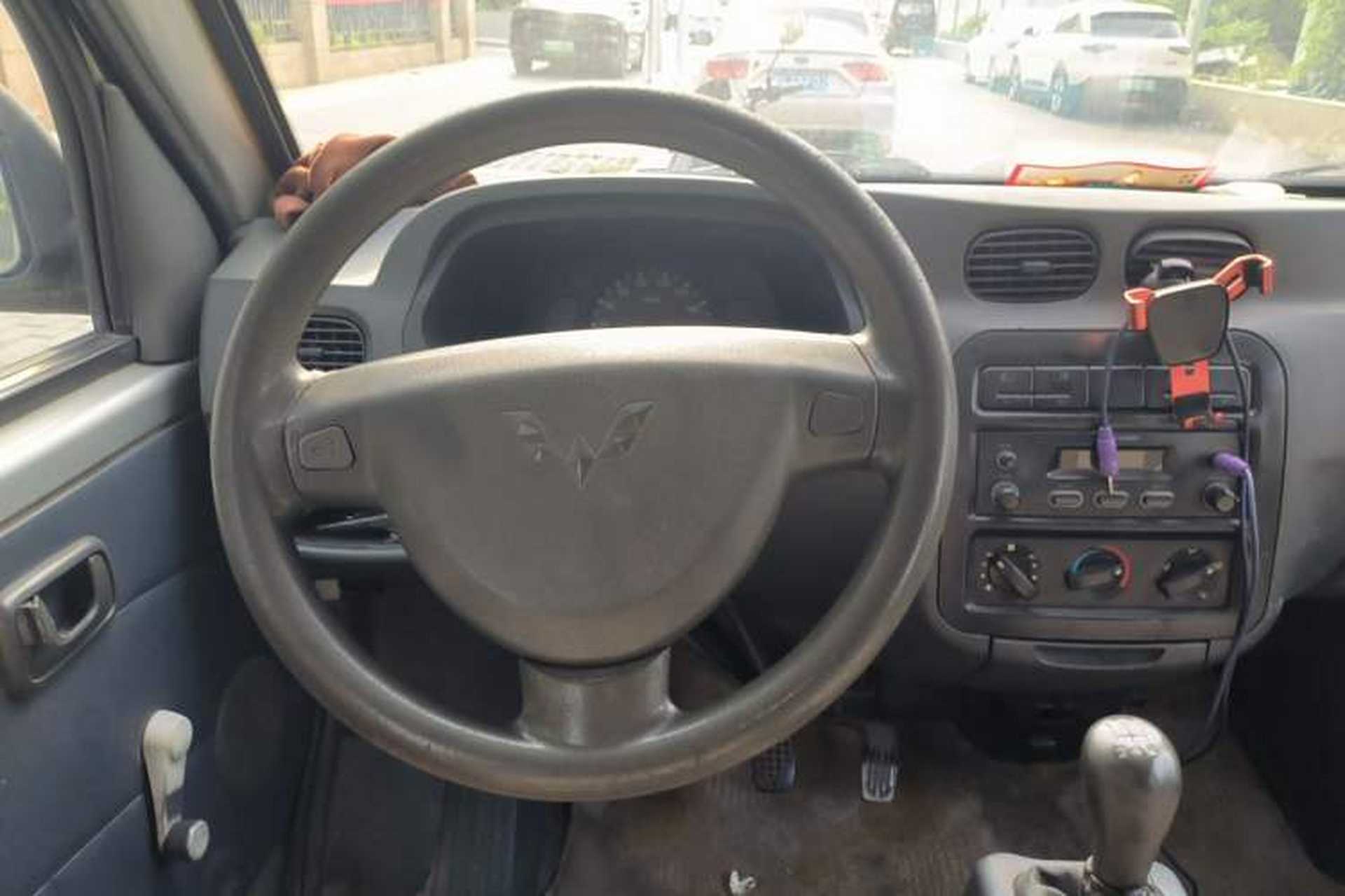 Used Wuling Zhiguang 2010 1.1L New Edition Practical Long-Body LXA Steering Wheel
