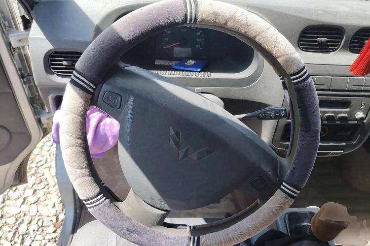 Used Wuling Zhiguang 2010 1.0L New Edition Practical Version with Extended Body L2Y Steering Wheel
