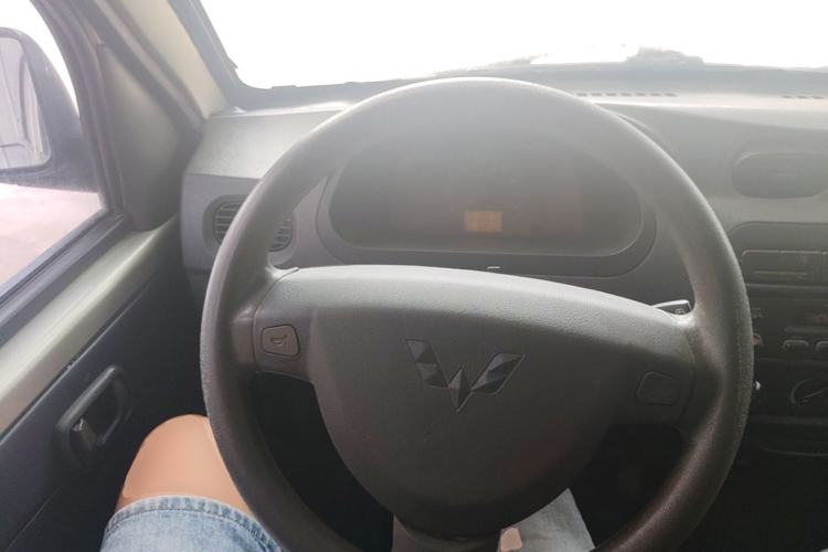 Used Wuling Zhiguang 2010 1.1L New Edition Practical Short-Body LXA Steering Wheel