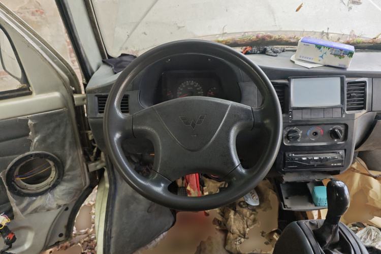 Used Wuling Zhiguang 2010 1.2L New Edition Practical Long-Body LAQ Steering Wheel