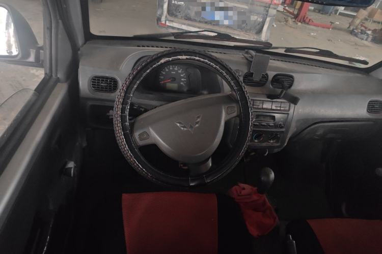 Used Wuling Zhiguang 2010 1.0L New Version Practical Short-Body L2Y Steering Wheel