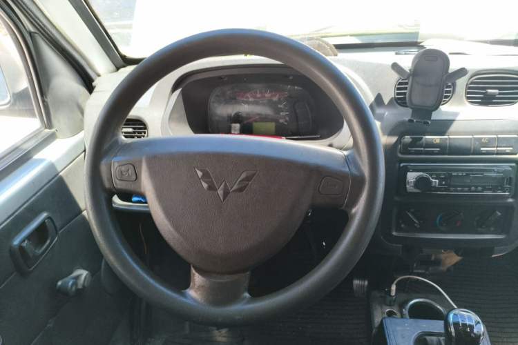 Used Wuling Zhiguang 2010 1.0L New Version Practical Short-Body L2Y Steering Wheel