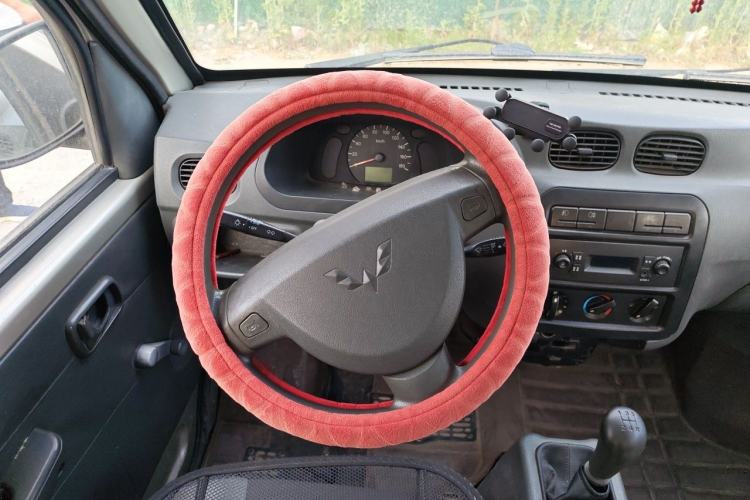 Used Wuling Zhiguang 2010 1.0L New Version Practical Short-Body L2Y Steering Wheel