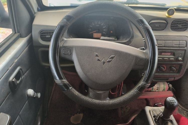 Used Wuling Zhiguang 2010 1.0L New Version Practical Short-Body L2Y Steering Wheel