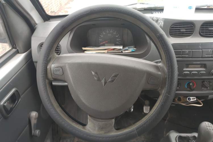 Used Wuling Zhiguang 2010 1.0L New Version Practical Short-Body L2Y Steering Wheel