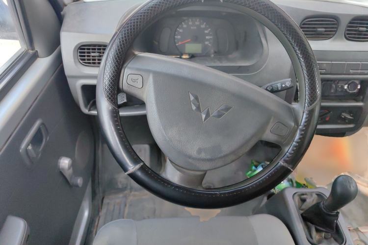 Used Wuling Zhiguang 2010 1.1L New Edition Practical Short-Body LXA Steering Wheel