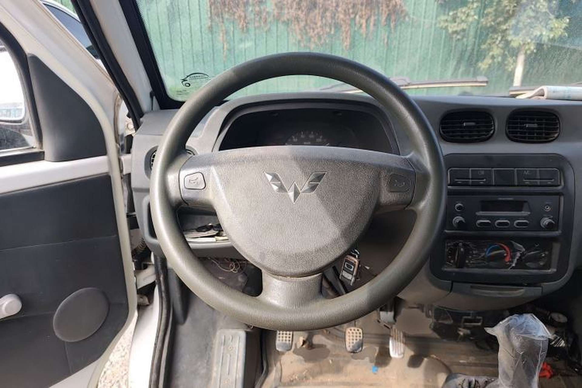 Used Wuling Zhiguang 2010 1.0L New Version Liye Style with Shorter Body Steering Wheel