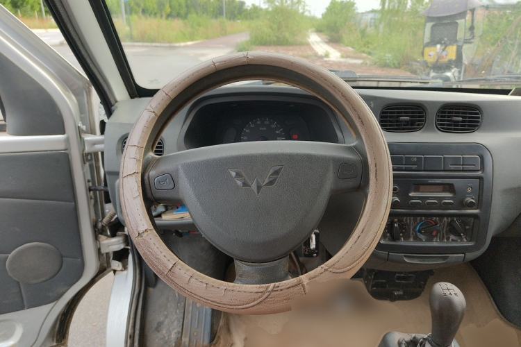 Used Wuling Zhiguang 2010 1.0L New Version Practical Short-Body L2Y Steering Wheel