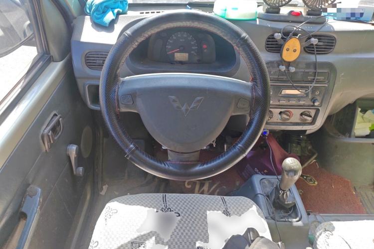 Used Wuling Zhiguang 2010 1.0L New Version Practical Short-Body L2Y Steering Wheel