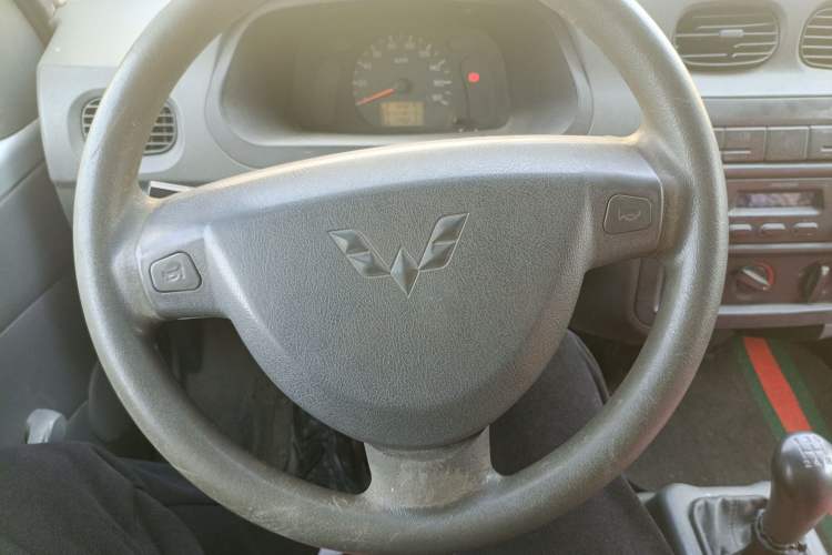 Used Wuling Zhiguang 2010 1.0L New Version Liye Style with Shorter Body Steering Wheel