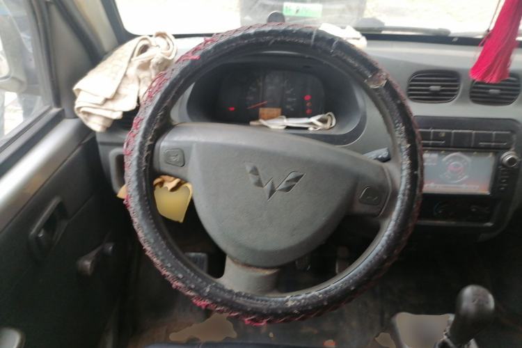 Used Wuling Zhiguang 2010 1.0L New Version Practical Short-Body L2Y Steering Wheel