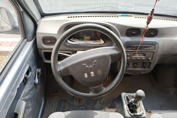 Used Wuling Zhiguang 2010 1.0L New Version Practical Short-Body L2Y Steering Wheel