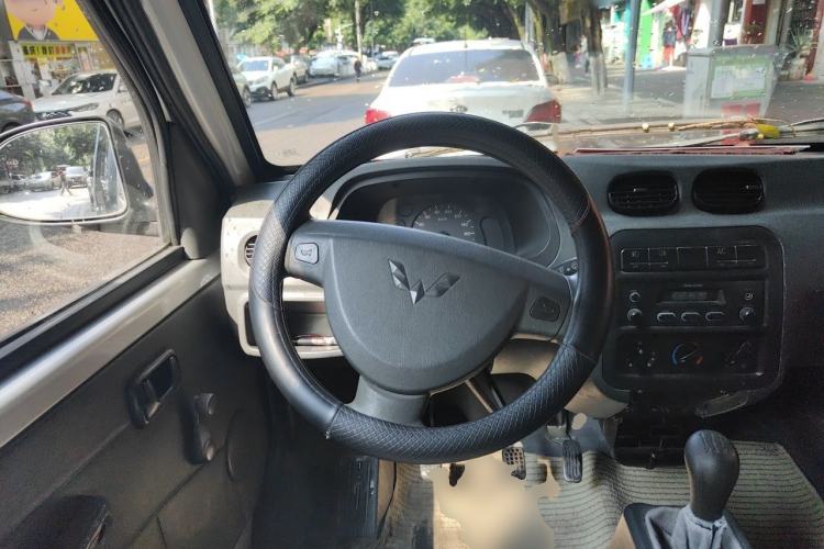 Used Wuling Zhiguang 2010 1.0L New Version Liye Style with Shorter Body Steering Wheel
