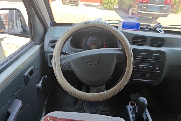 Used Wuling Zhiguang 2010 1.0L New Version Practical Short-Body L2Y Steering Wheel