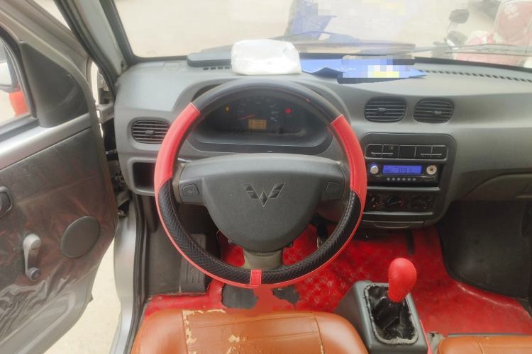 Used Wuling Zhiguang 2010 1.0L New Version Practical Short-Body L2Y Steering Wheel