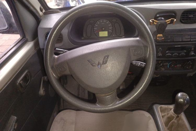 Used Wuling Zhiguang 2010 1.1L New Edition Practical Short-Body LXA Steering Wheel