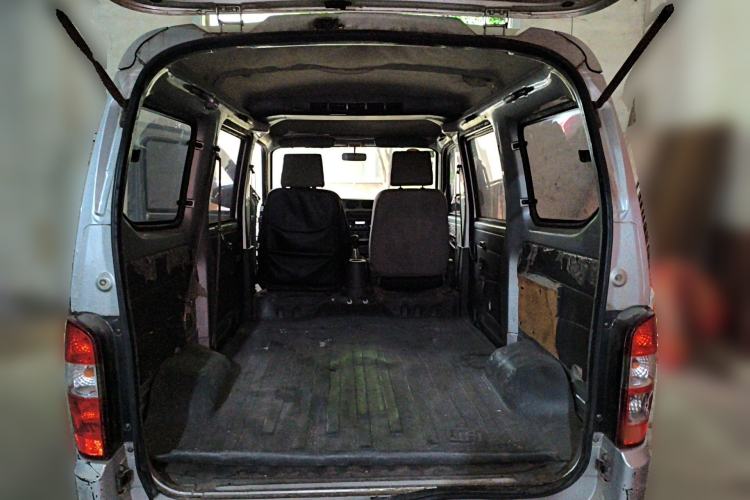 Used Wuling Zhiguang 2010 1.0L New Version Practical Short-Body L2Y Trunk