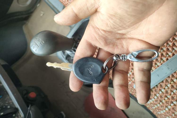 Used Wuling Zhiguang 2010 1.0L New Version Practical Short-Body L2Y Vehicle Key