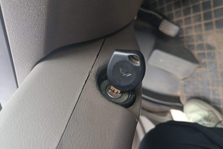 Used Wuling Zhiguang 2010 1.1L New Standard Version I Long Body LXA Vehicle Key