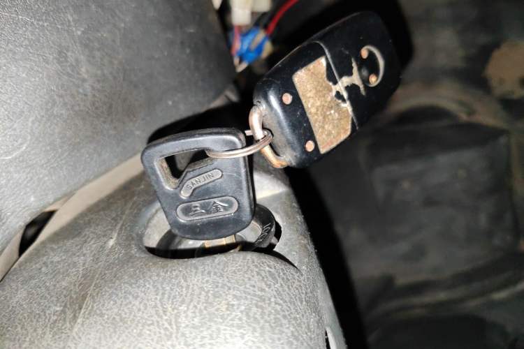 Used Wuling Zhiguang 2010 1.0L New Version Practical Edition with Short Body Vehicle Key