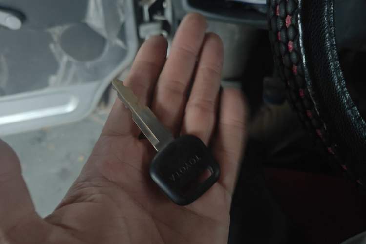 Used Wuling Zhiguang 2010 1.0L New Version Practical Short-Body L2Y Vehicle Key