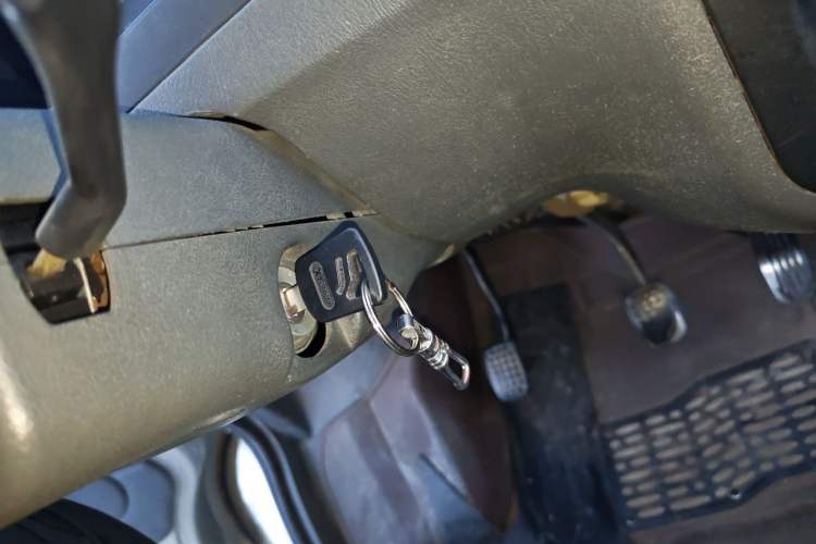 Used Wuling Zhiguang 2010 1.0L New Version Practical Short-Body L2Y Vehicle Key