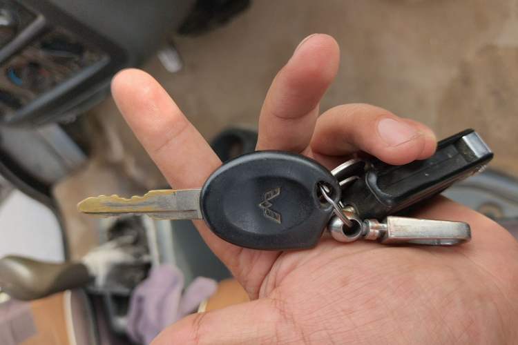 Used Wuling Zhiguang 2010 1.0L New Version Practical Short-Body L2Y Vehicle Key
